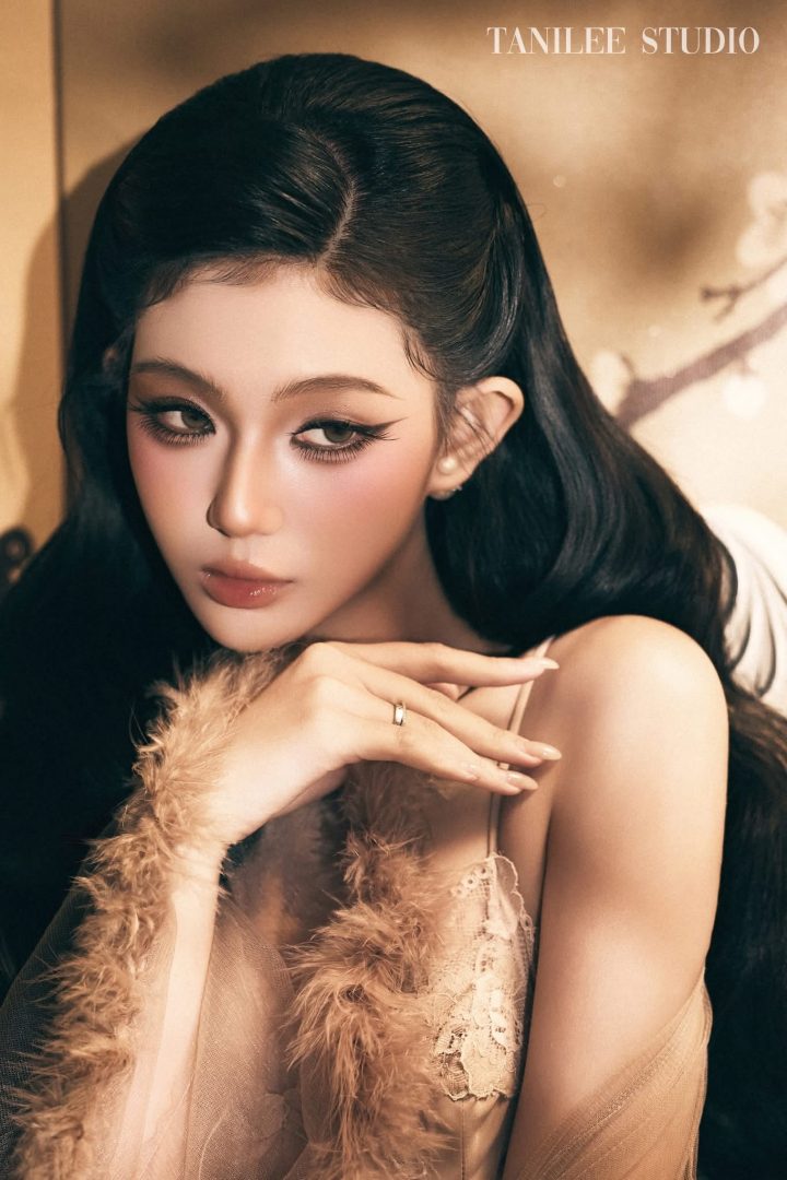 112 – Áo lông màu kem phong cách beauty luxury