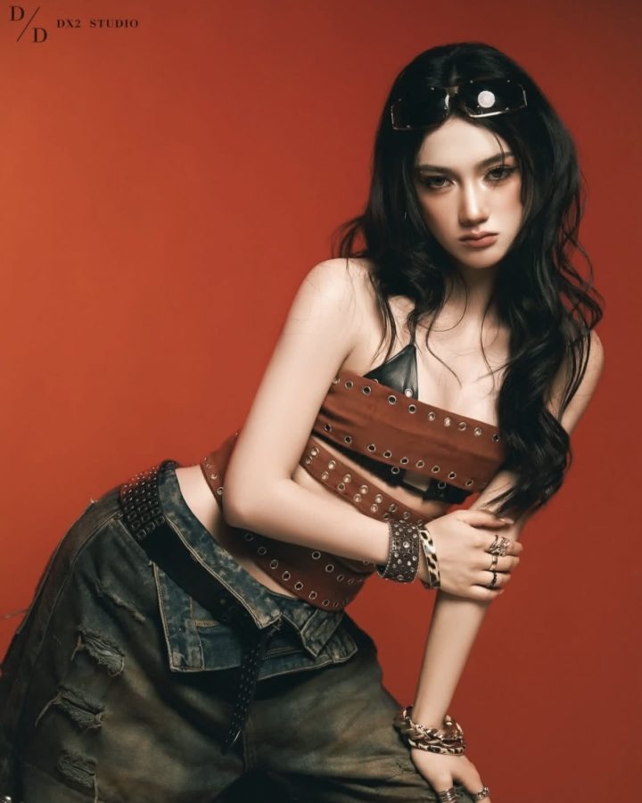 234 – Áo corset nâu phối quần cargo phong cách cá tính